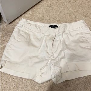 H&M cream colored shorts